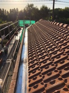 Rénovation d’une toiture avec chéneau encaissé , arêtiers et rives ornementés 8